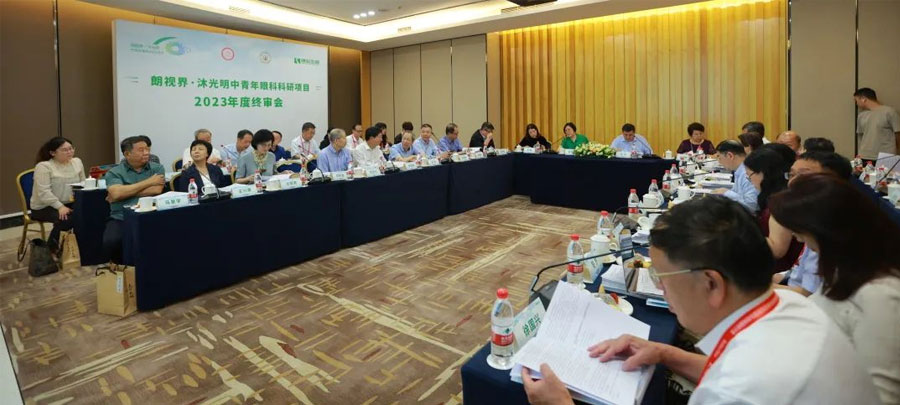 2023年8月3日，由白求恩公益基金會主辦的“朗視界·沐光明中青年眼科科研項(xiàng)目”2023年度項(xiàng)目終審會，在重慶順利召開。